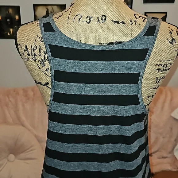 Red Rocks Tank Top - Picture 7 of 8